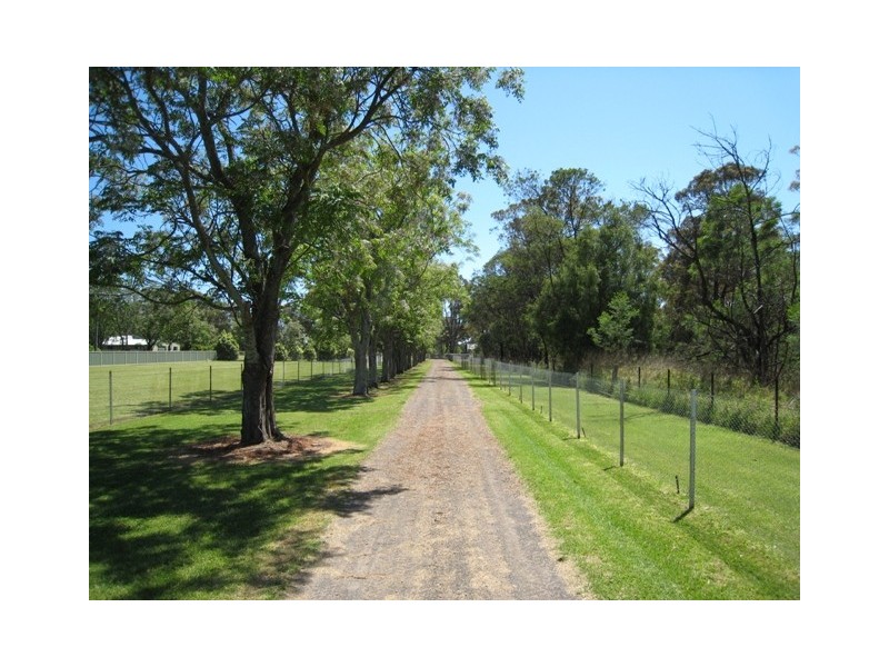 325 Oaks Road, Thirlmere NSW 2572