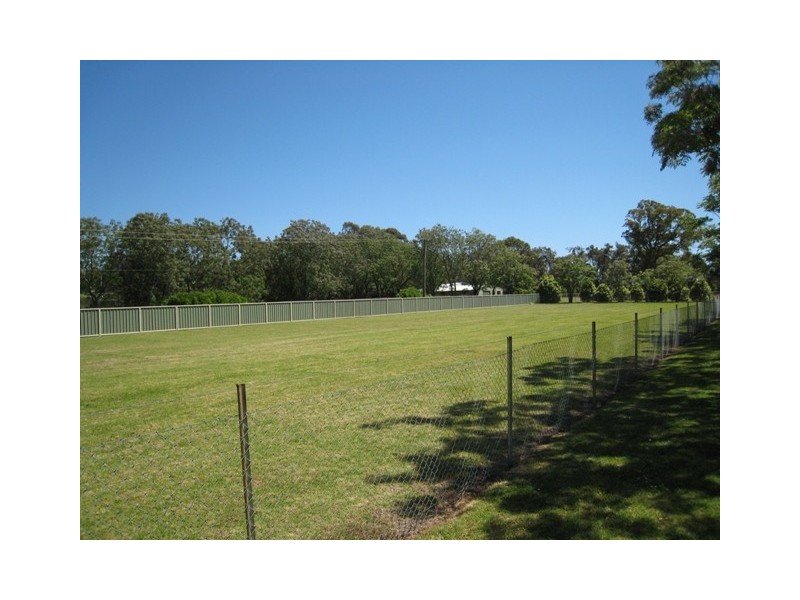 325 Oaks Road, Thirlmere NSW 2572