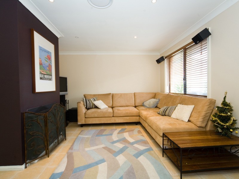 8 Ayrshire Gardens, Picton NSW 2571