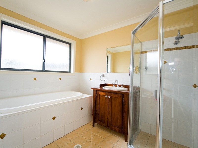 8 Ayrshire Gardens, Picton NSW 2571