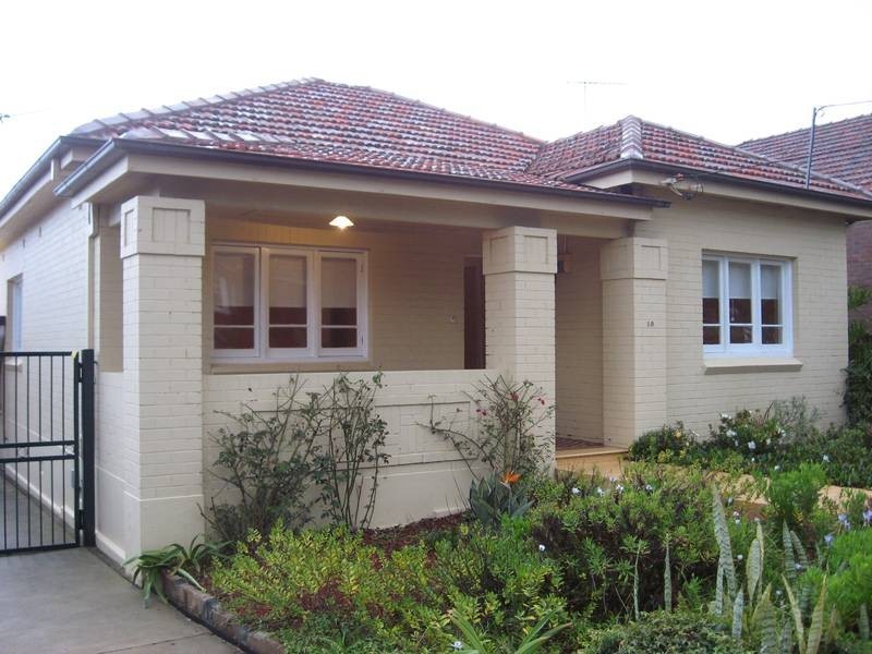 10 Willunga Ave, Earlwood NSW 2206