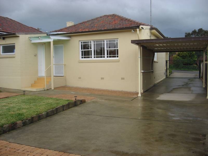 10 Willunga Ave, Earlwood NSW 2206