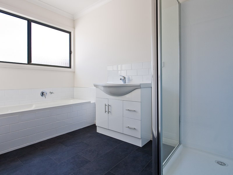 1 & 2/5 Northsun Place, Midway Point TAS 7171