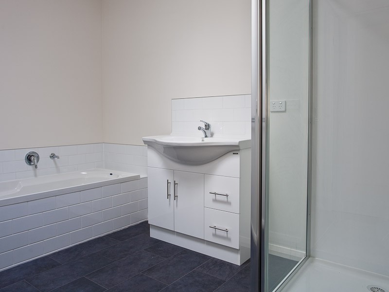 1 & 2/5 Northsun Place, Midway Point TAS 7171