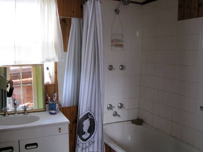 16 Erle Street, Carlton River TAS 7173