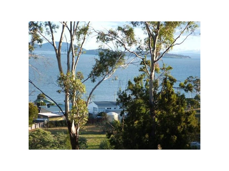 2 Oak Street, Primrose Sands TAS 7173