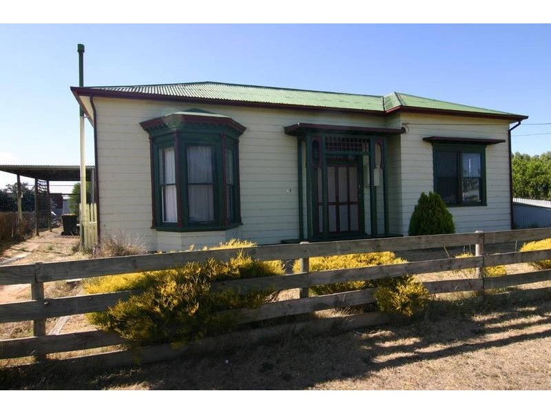 35 Faye Street, Ararat VIC 3377