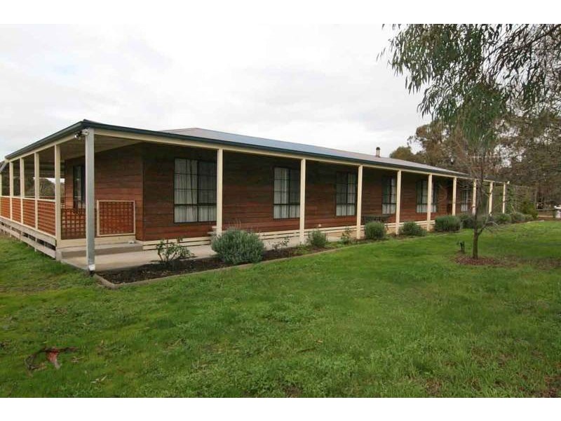 32 Railway Road, Ararat VIC 3377