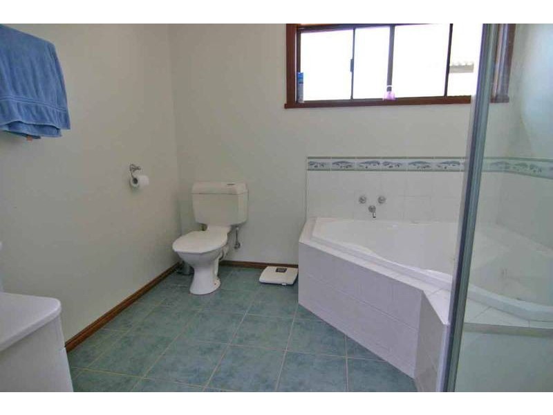 32 Railway Road, Ararat VIC 3377