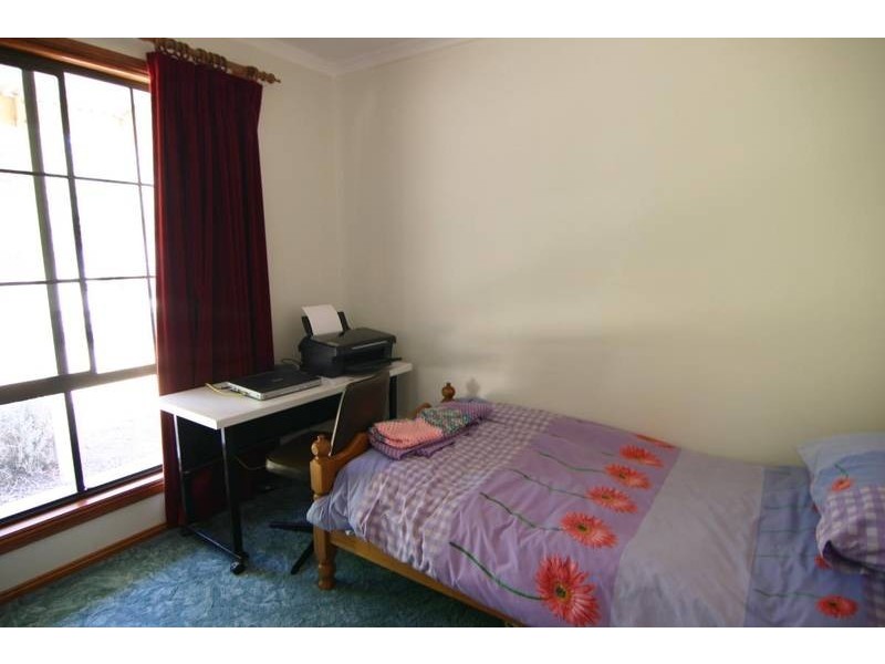 32 Railway Road, Ararat VIC 3377