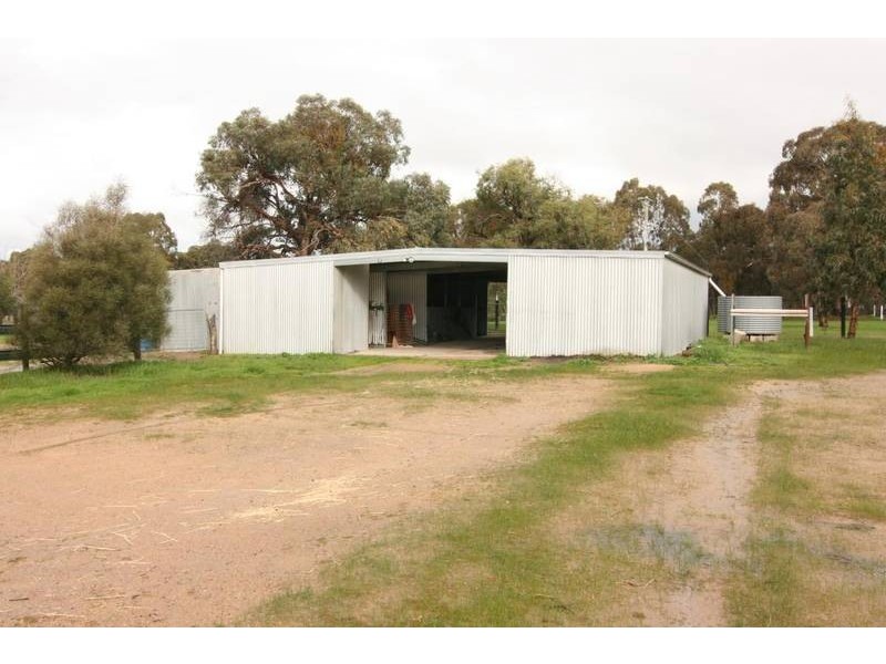 32 Railway Road, Ararat VIC 3377