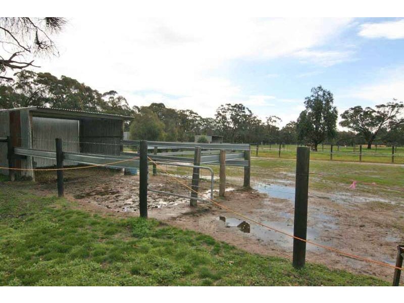 32 Railway Road, Ararat VIC 3377