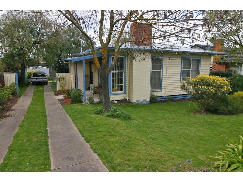 23 Churchill Ave, Ararat VIC 3377