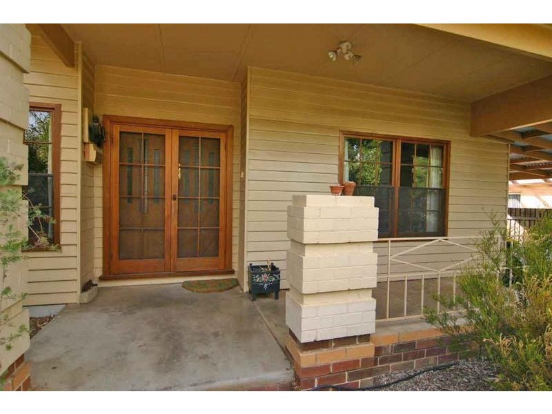 8 Minton Street, Ararat VIC 3377