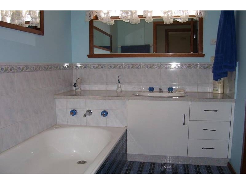 1546 Pyrenees Highway, Amphitheatre VIC 3468