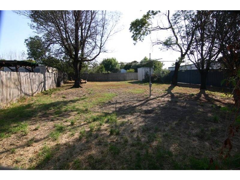 25 Montgomery Street, Ararat VIC 3377