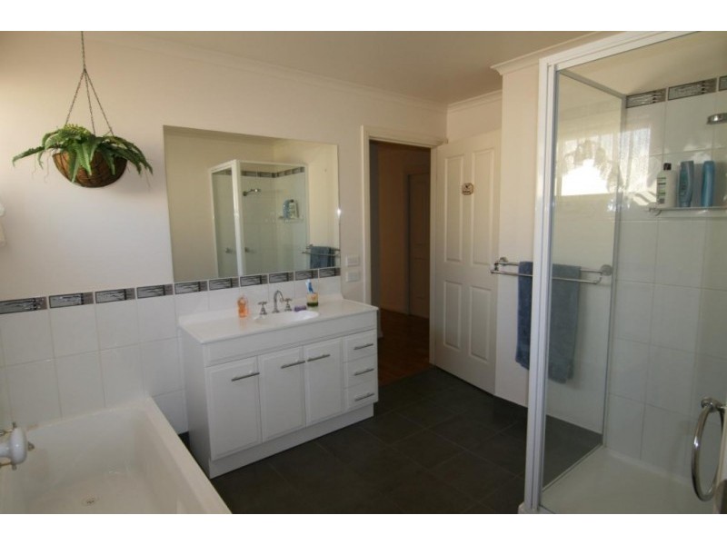 11 Kims Close, Ararat VIC 3377