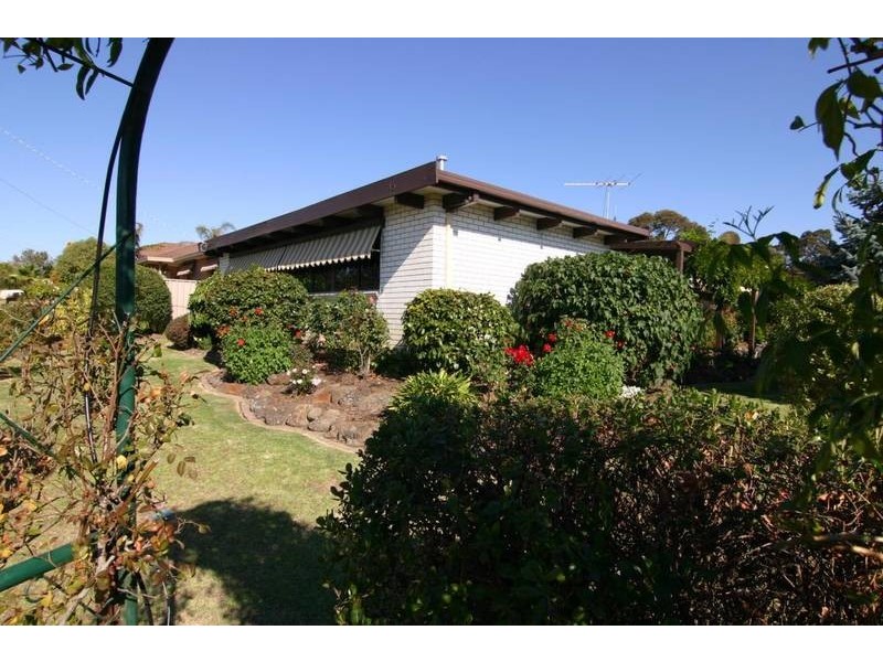 15 Ellerker Avenue, Ararat VIC 3377