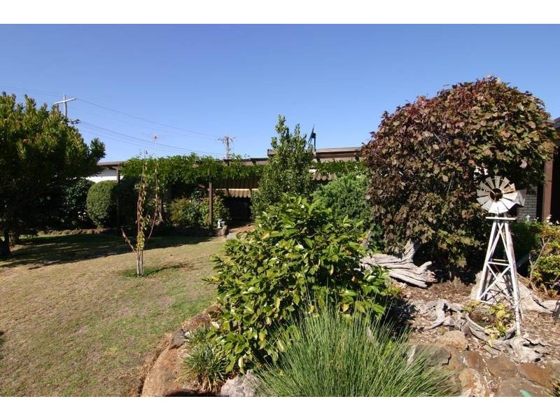 15 Ellerker Avenue, Ararat VIC 3377