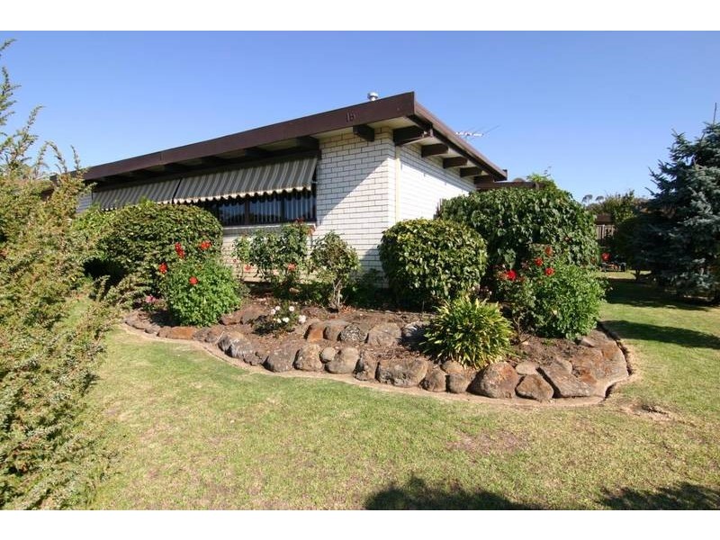15 Ellerker Avenue, Ararat VIC 3377