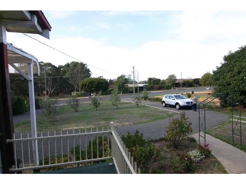 83 Banfield Street, Ararat VIC 3377