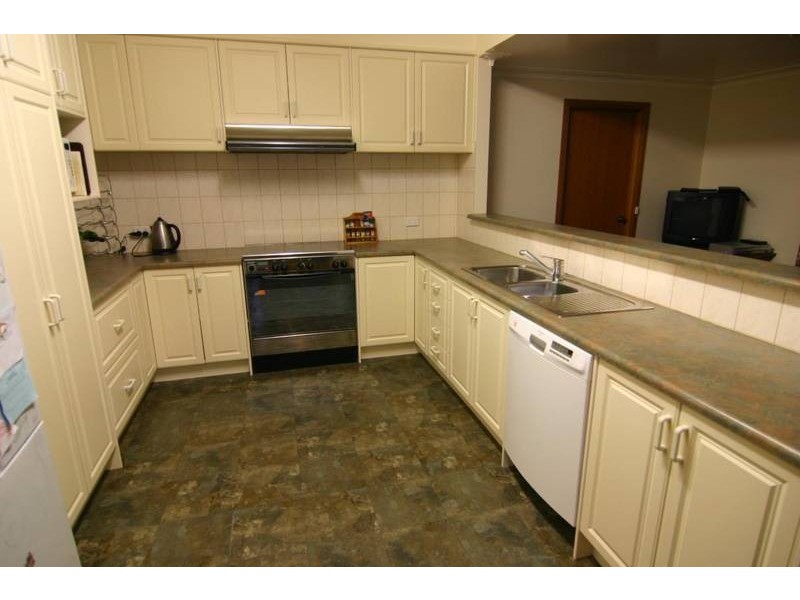 9 Henderson Street, Ararat VIC 3377