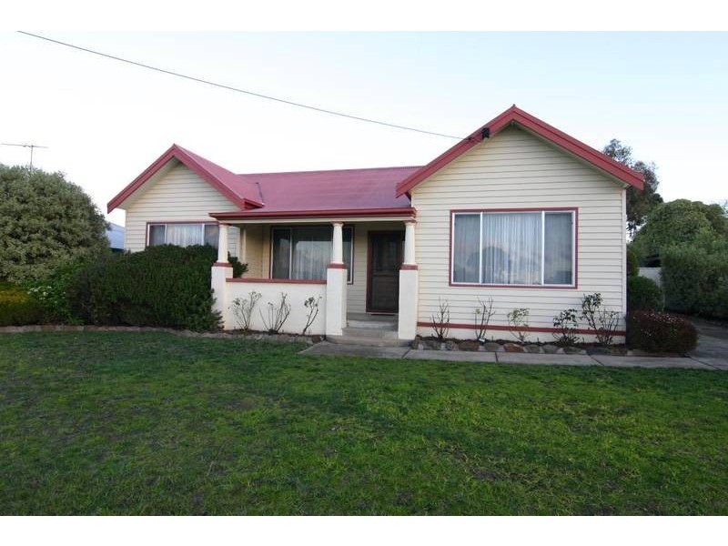 9 Henderson Street, Ararat VIC 3377