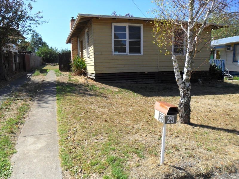 25 Montgomery Street, Ararat VIC 3377