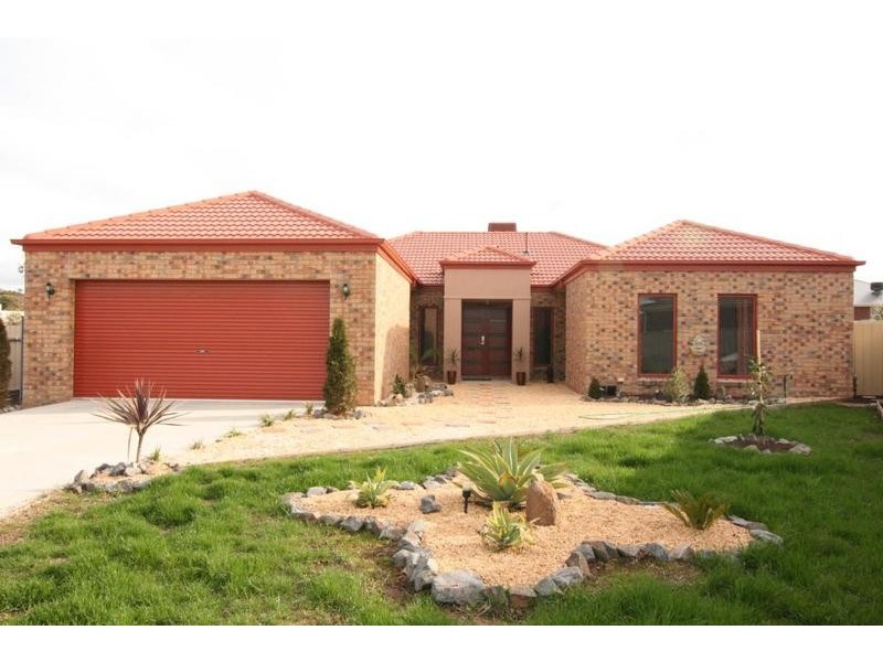 9 Lobelia Drive, Ararat VIC 3377