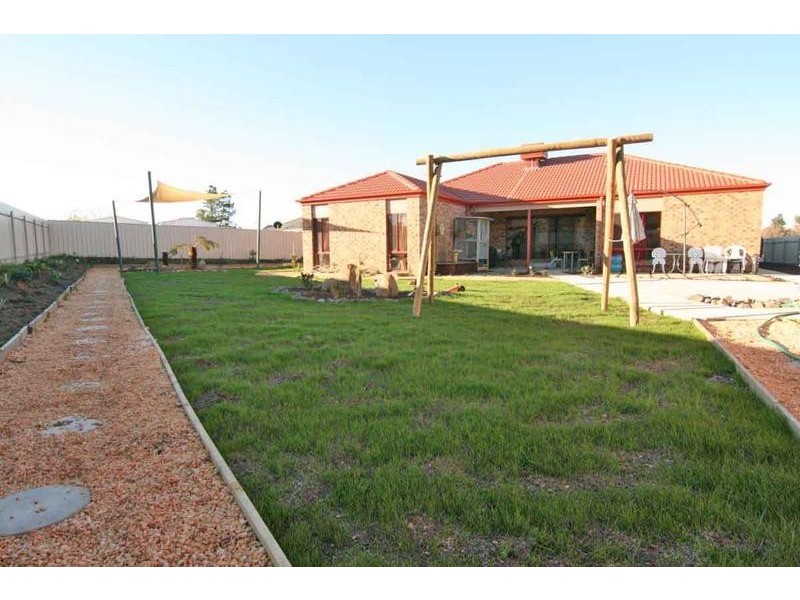9 Lobelia Drive, Ararat VIC 3377