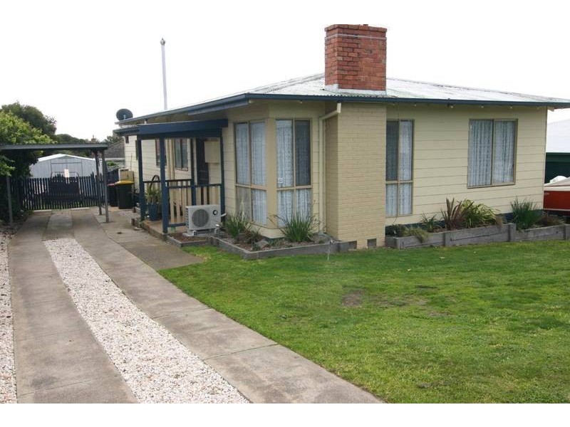 13 Churchill Avenue, Ararat VIC 3377