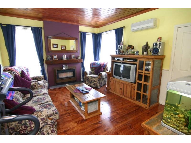 13 Churchill Avenue, Ararat VIC 3377