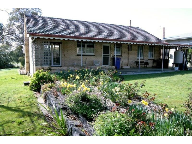 7 Mimosa Avenue, Ararat VIC 3377