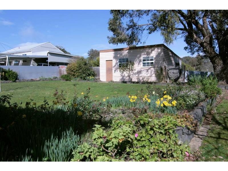 7 Mimosa Avenue, Ararat VIC 3377