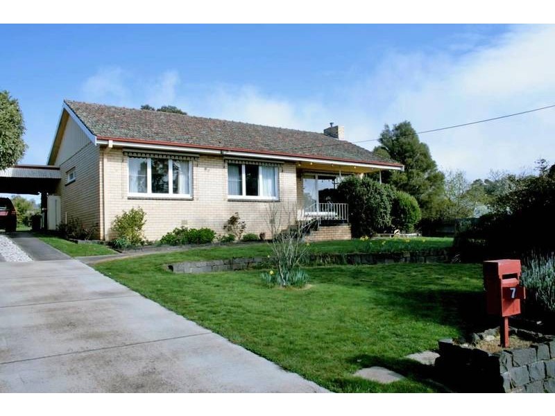 7 Mimosa Avenue, Ararat VIC 3377