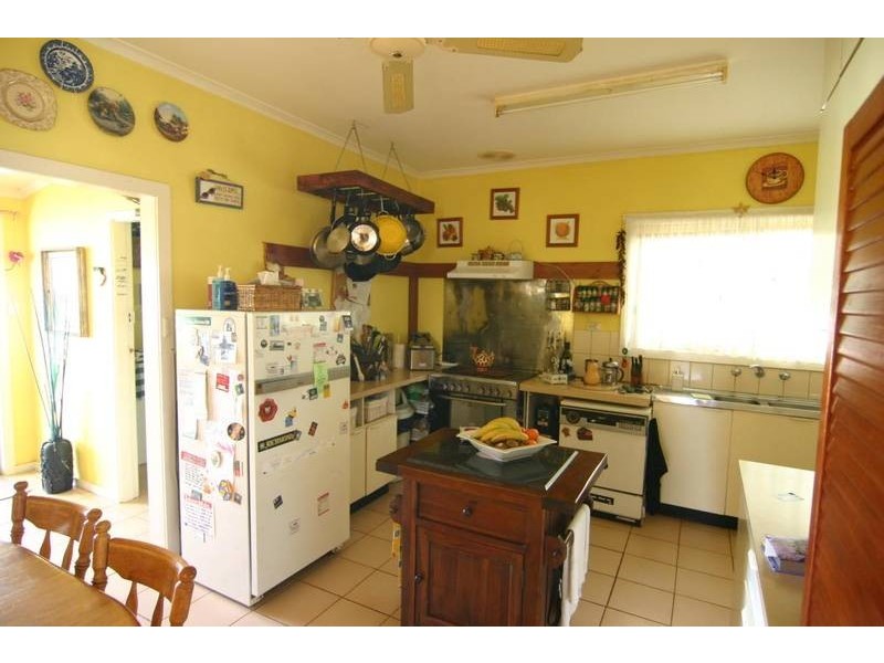 2083 Glenelg Highway, Lake Bolac VIC 3351