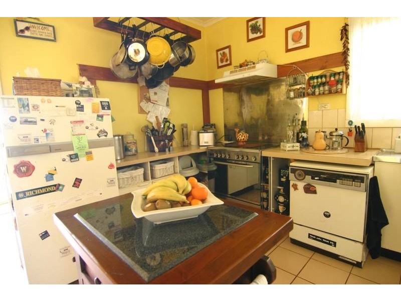 2083 Glenelg Highway, Lake Bolac VIC 3351