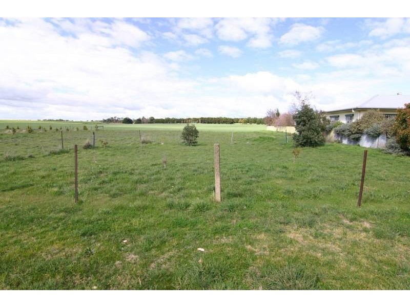 2083 Glenelg Highway, Lake Bolac VIC 3351