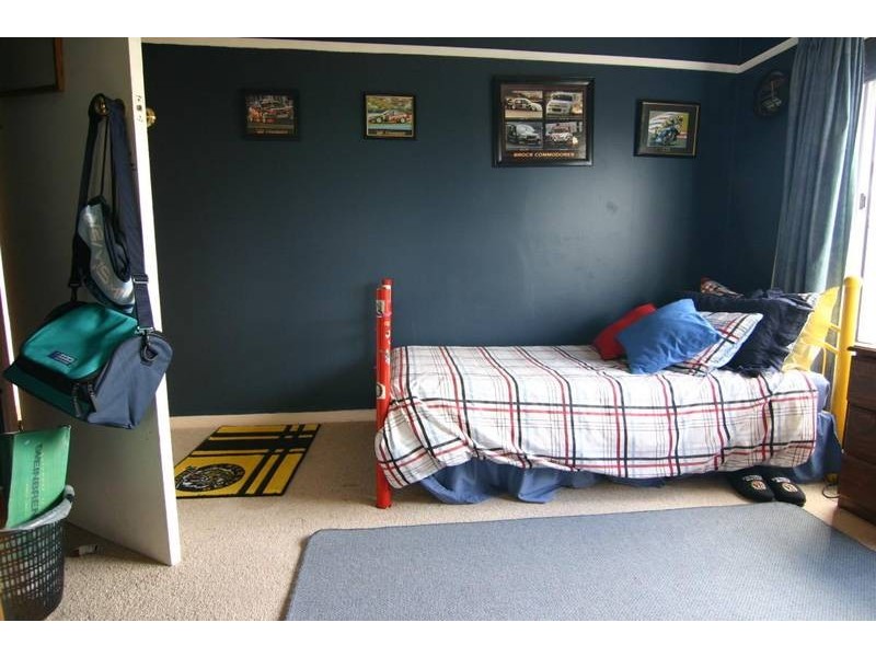 2083 Glenelg Highway, Lake Bolac VIC 3351