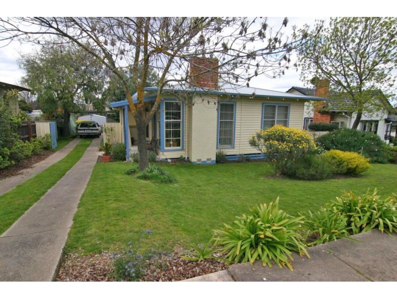 23 Churchill Avenue, Ararat VIC 3377