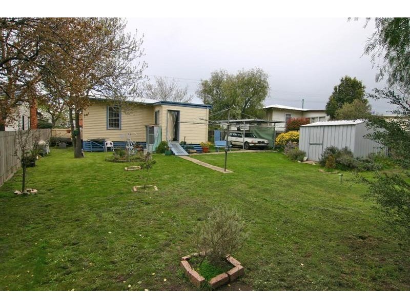 23 Churchill Avenue, Ararat VIC 3377