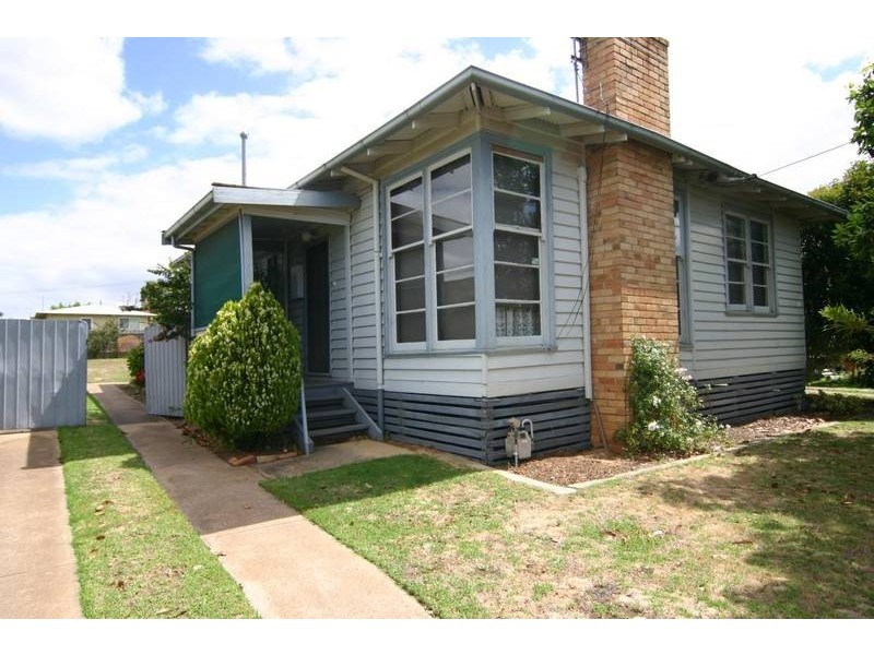 8 Churchill Avenue, Ararat VIC 3377