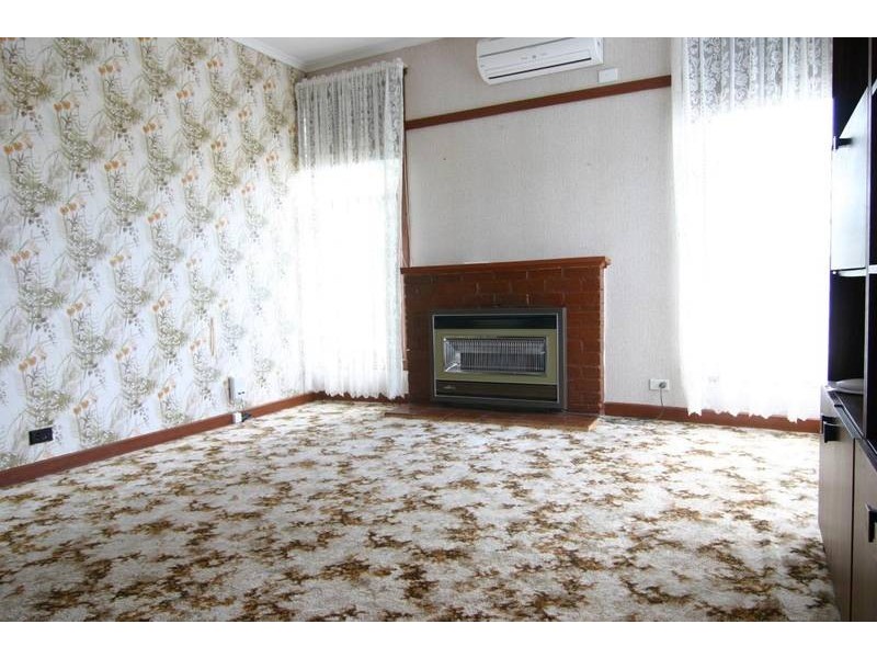 8 Churchill Avenue, Ararat VIC 3377