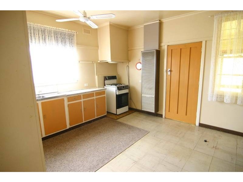 8 Churchill Avenue, Ararat VIC 3377