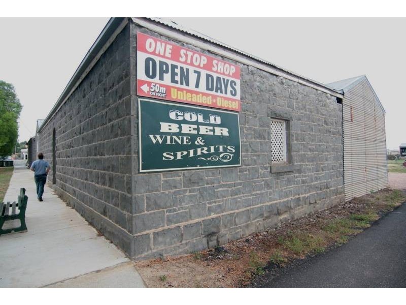 2124 Glenelg Highway, Lake Bolac VIC 3351