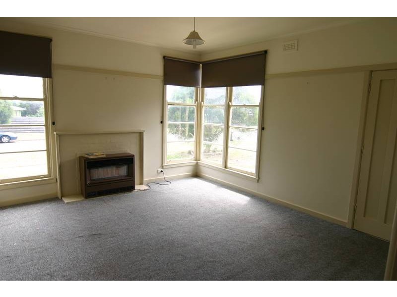 4 Churchill Avenue, Ararat VIC 3377