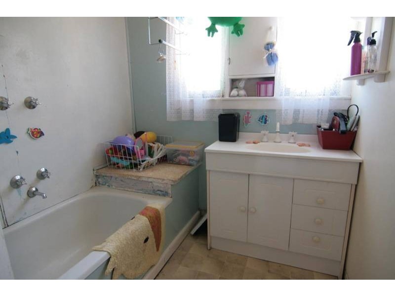 27 Montgomery Street, Ararat VIC 3377