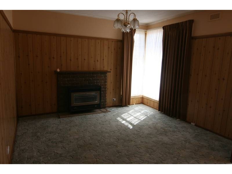 16 Montgomery Street, Ararat VIC 3377