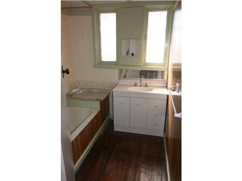 16 Montgomery Street, Ararat VIC 3377