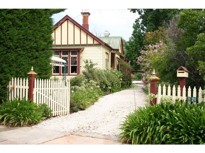 24 Port Fairy Road, Ararat VIC 3377